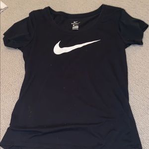 Black nike tee